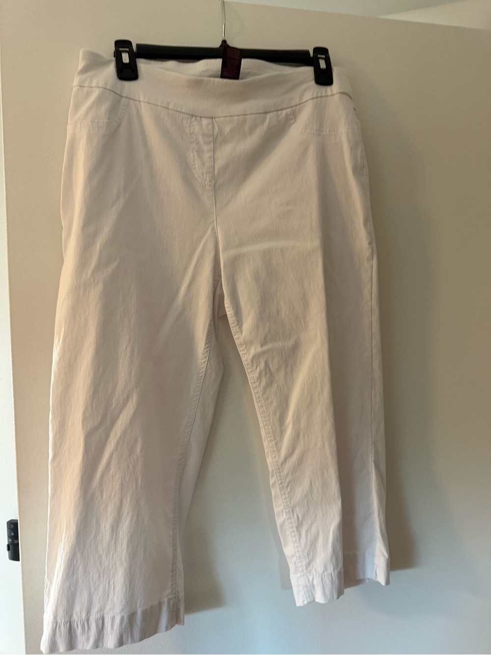 Women's white stretchy Leg Cropped Pants